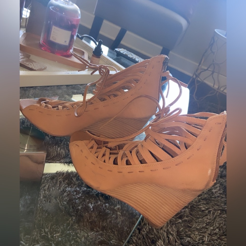 Linea Paolo Dark Tan Willow Oiled Leather Pumps - Picture 5 of 5